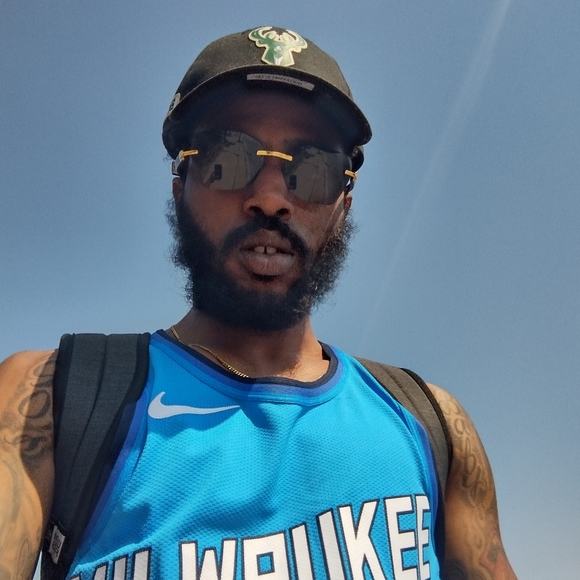 Meet your Posher, Tre - Picture 3 of 3